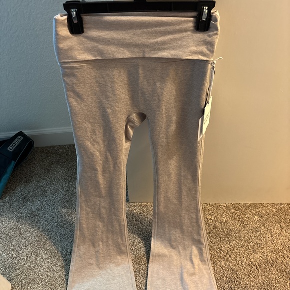Well-being and being well Flare pant new with tags small - Picture 2 of 4